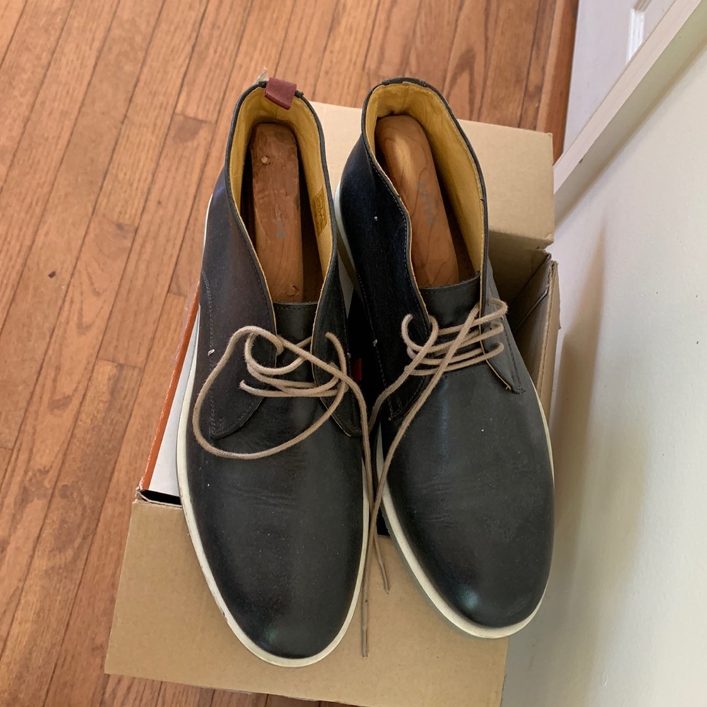 Nice slightly used chukka boots.